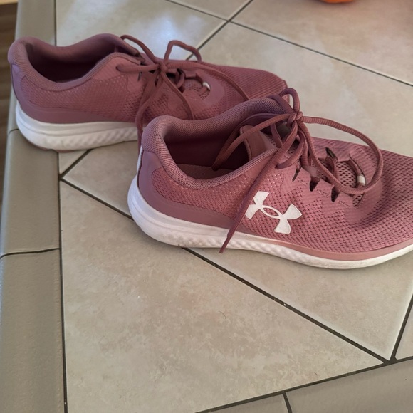 Under Armor size 10 - Picture 2 of 5